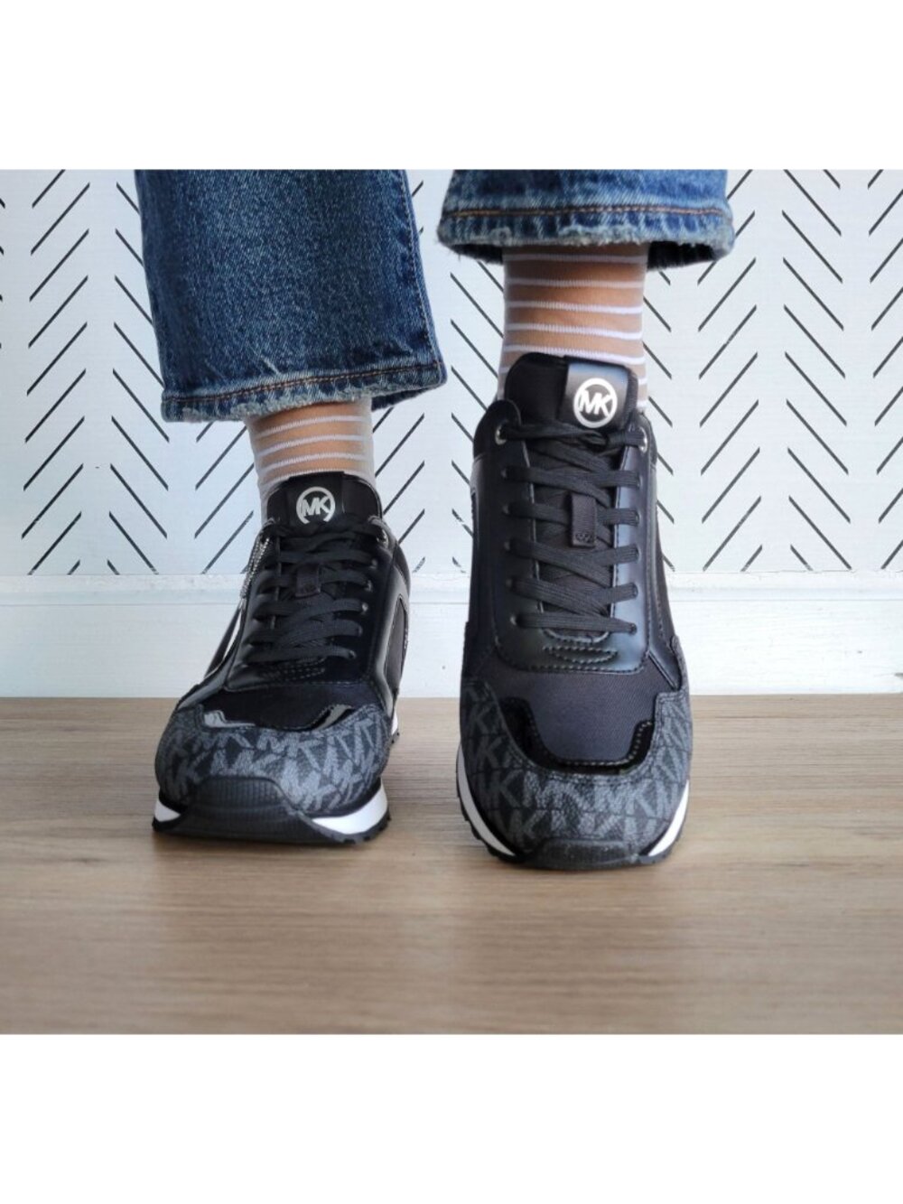 ❤️MICHAEL KORS WILMA Trainer Sneaker Sz 6 Women Shoes Black Monogram MK Logo New - Picture 7 of 10
